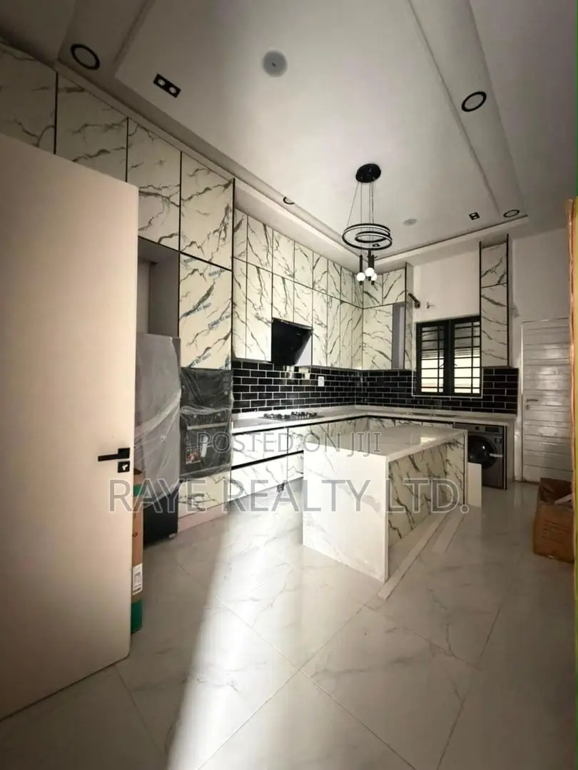 5bdrm Duplex in Ikate for sale in Ikate