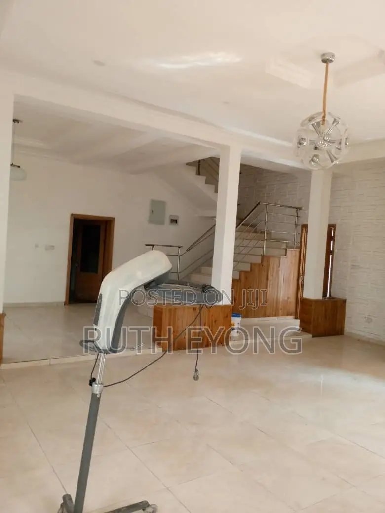 5bdrm Duplex in Ikota for rent in Ikota