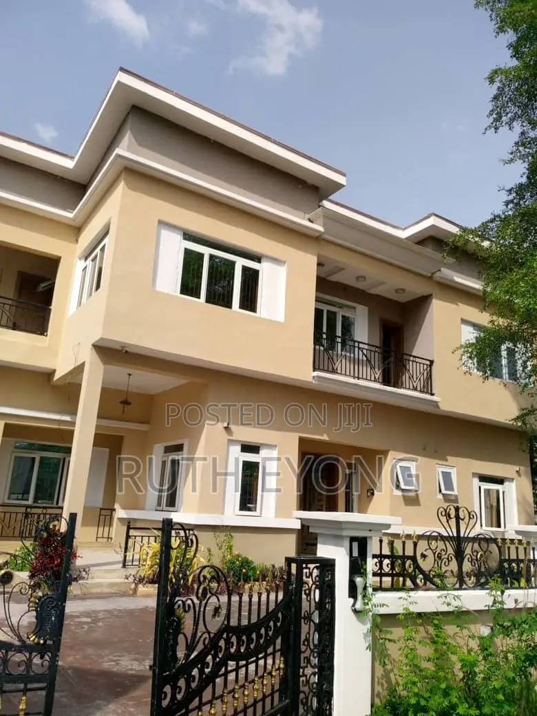 5bdrm Duplex in Ikota for rent in Ikota