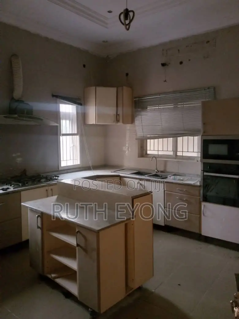 5bdrm Duplex in Ikota for rent in Ikota