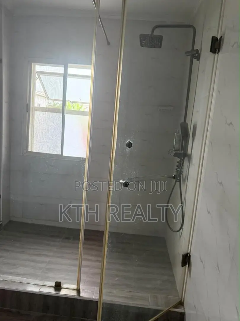 3bdrm Townhouse / Terrace in Lekki Phase 1 for rent in Lekki Phase 1
