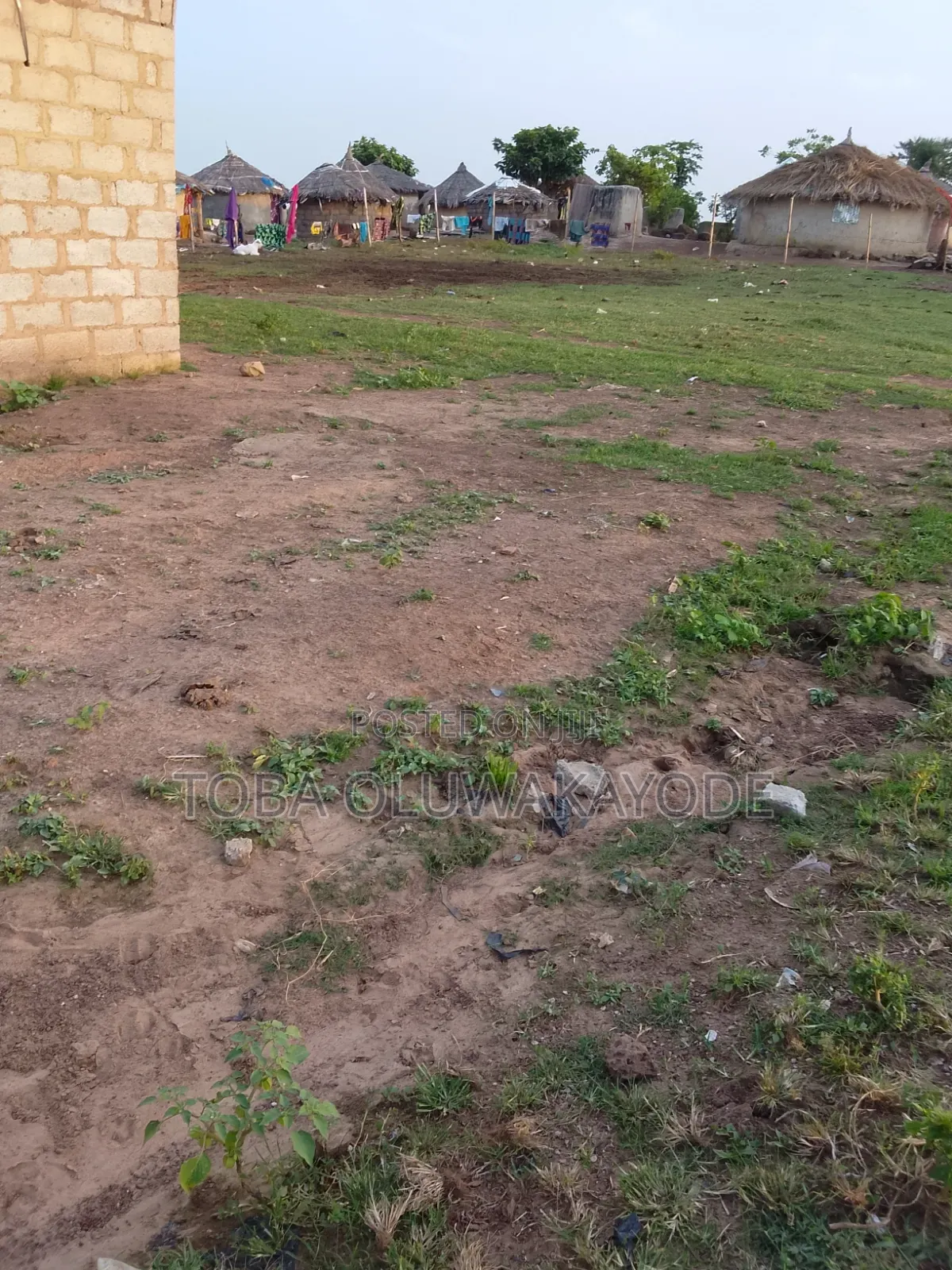 Flat Land Measuring 30x25ft for Sale! in Kiami