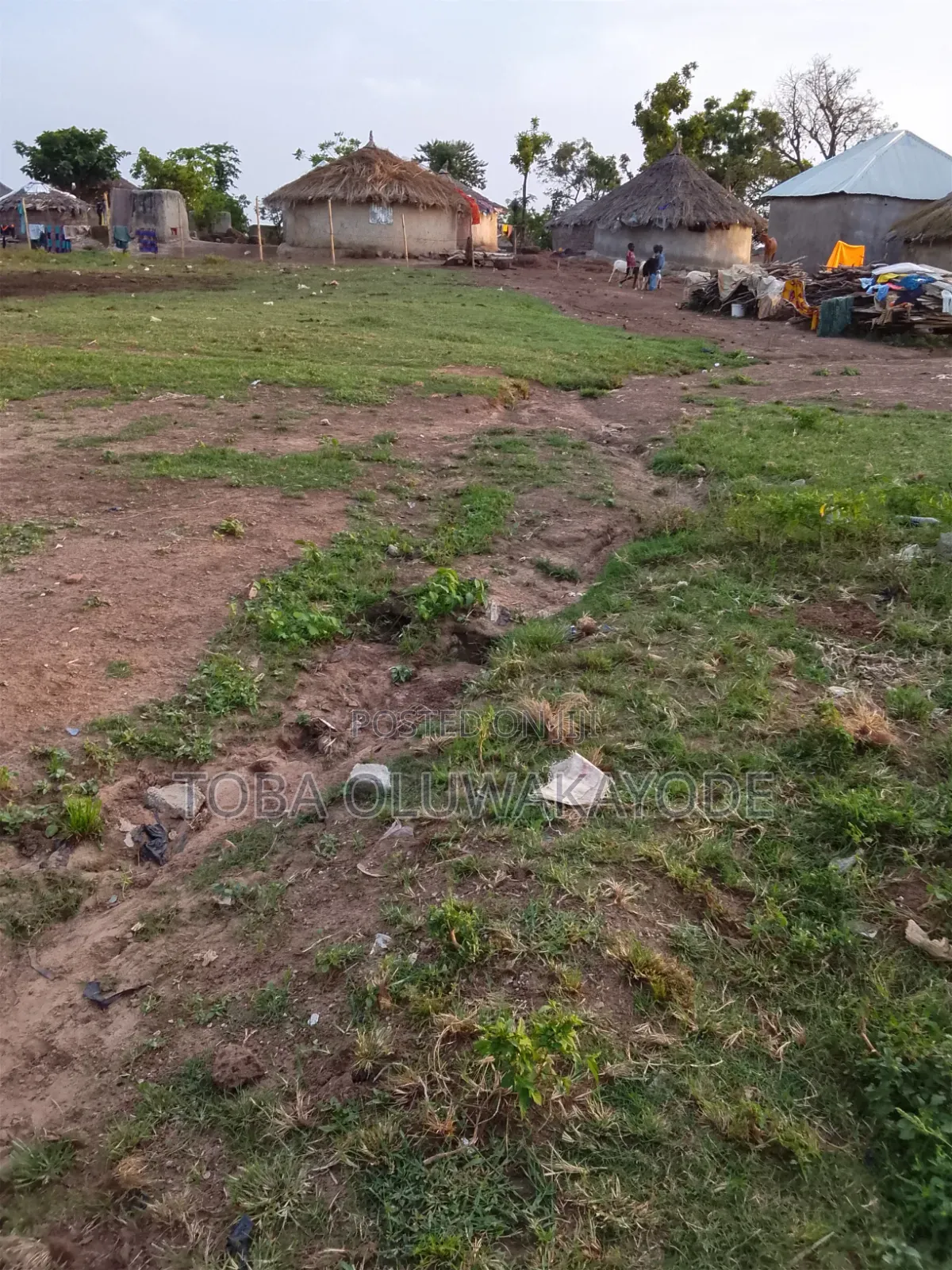 Flat Land Measuring 30x25ft for Sale! in Kiami