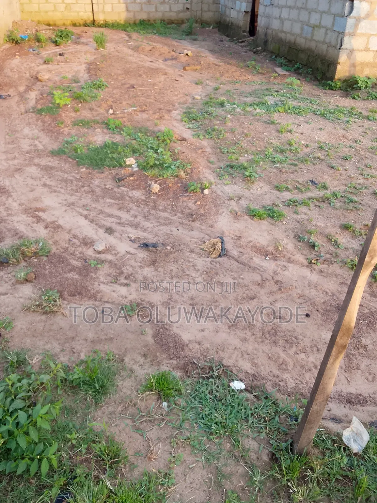 Flat Land Measuring 30x25ft for Sale! in Kiami