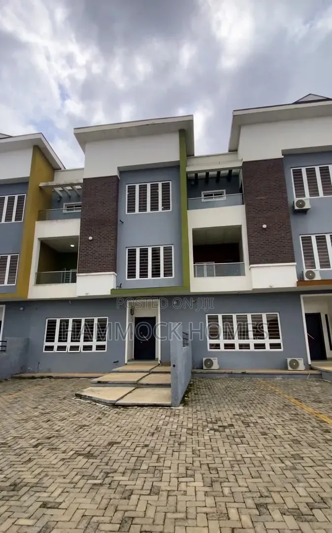 4bdrm Townhouse / Terrace in Iyaganku Gra, Iyanganku for rent in Iyanganku