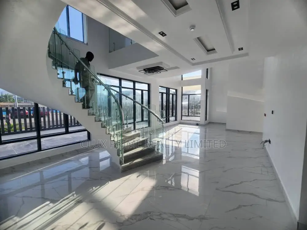 5bdrm Duplex in Osapa london for sale in Osapa london