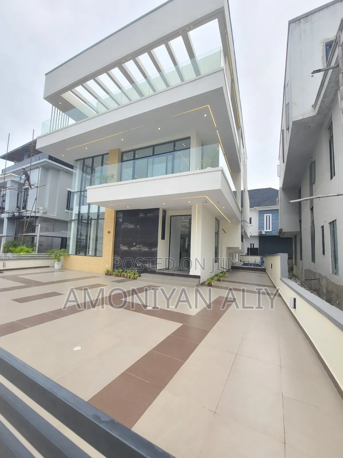 5bdrm Duplex in Megamond Estate, Ikota for sale in Ikota