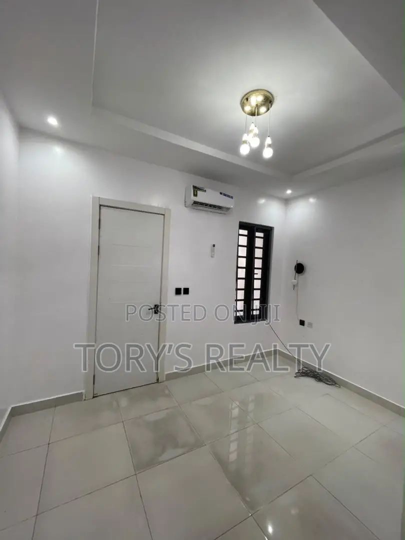 2bdrm Apartment in Lekki Phase 1 for rent in Lekki Phase 1