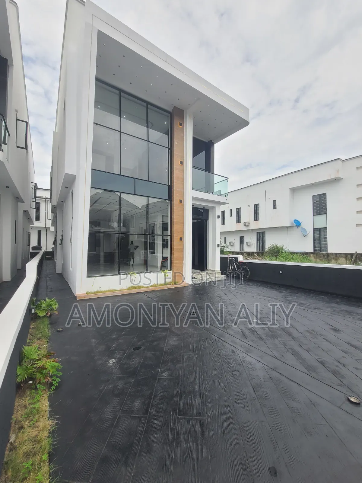 5bdrm Duplex in Megamond Estate, Ikota for sale in Ikota