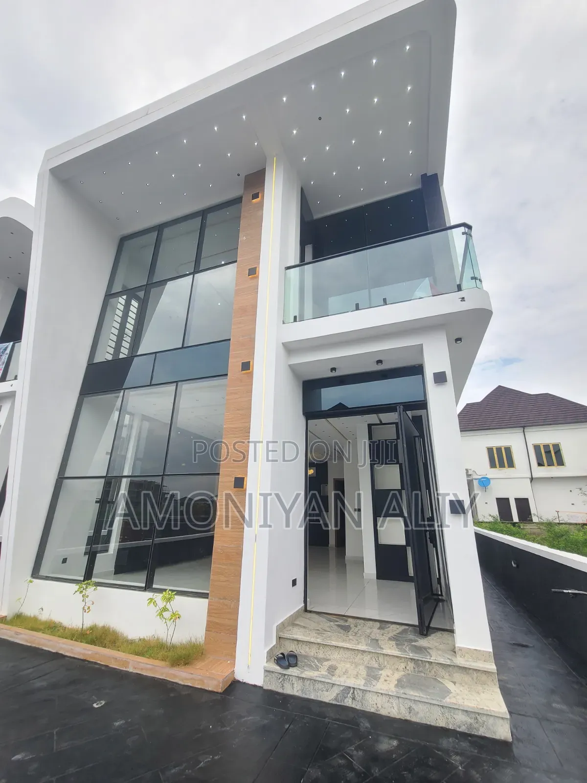 5bdrm Duplex in Megamond Estate, Ikota for sale in Ikota