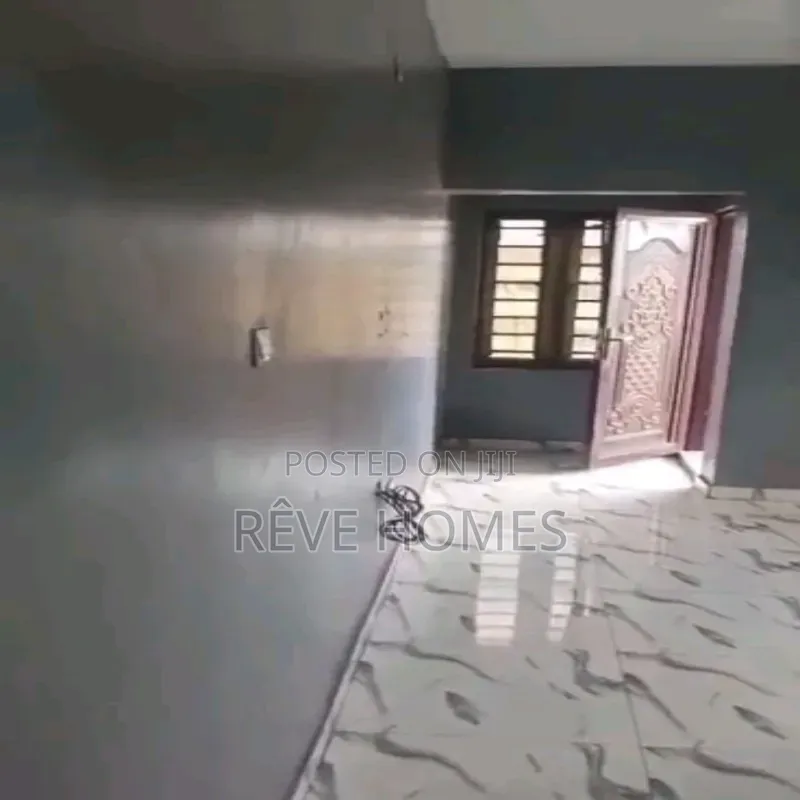 2bdrm Block of Flats in Adekunle for rent in Adekunle
