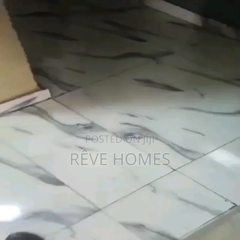 2bdrm Block of Flats in Adekunle for rent in Adekunle