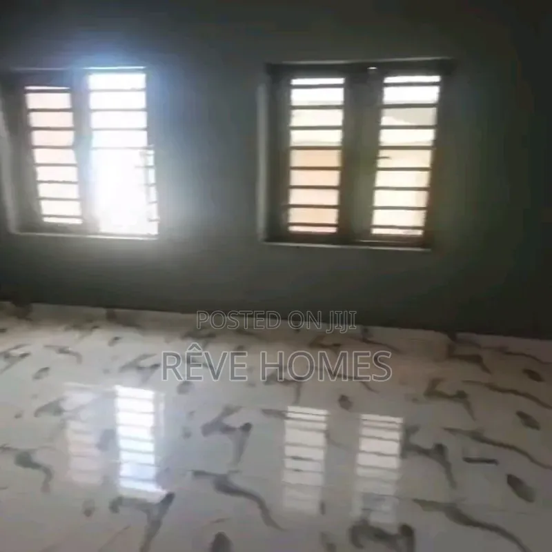 2bdrm Block of Flats in Adekunle for rent in Adekunle