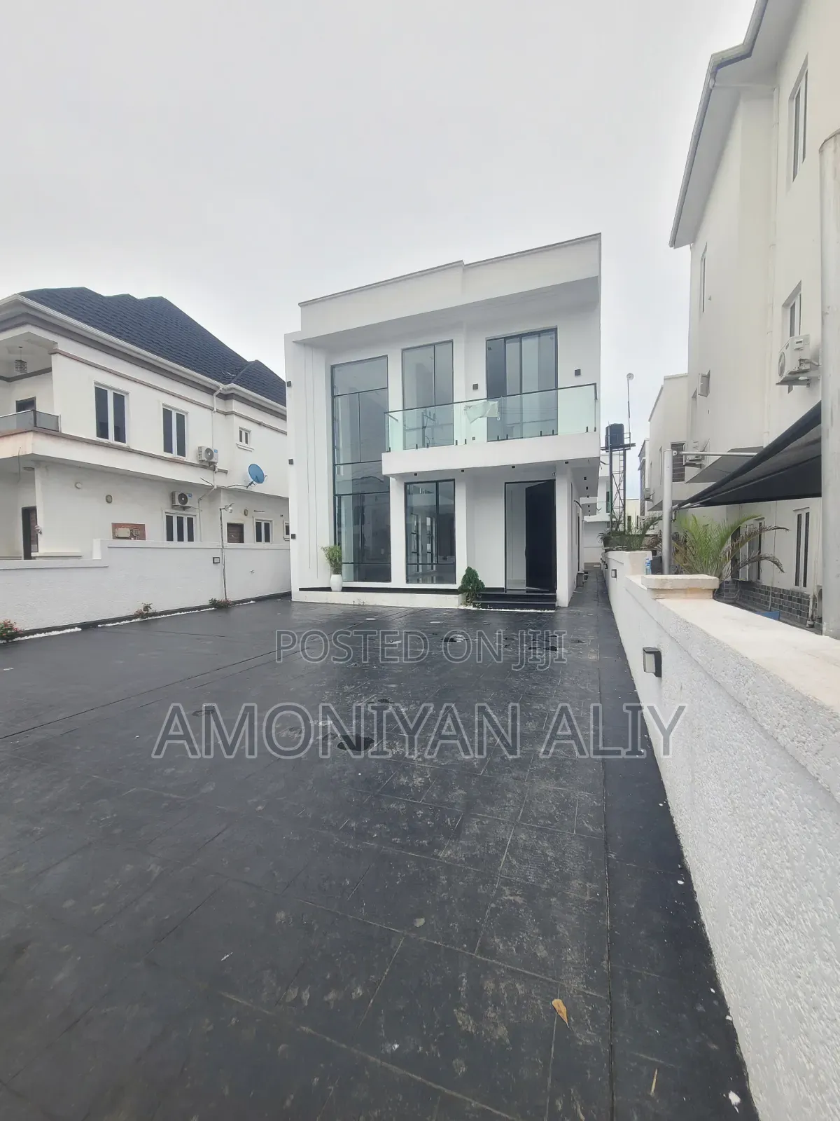 5bdrm Duplex in Megamond Estate, Ikota for sale in Ikota
