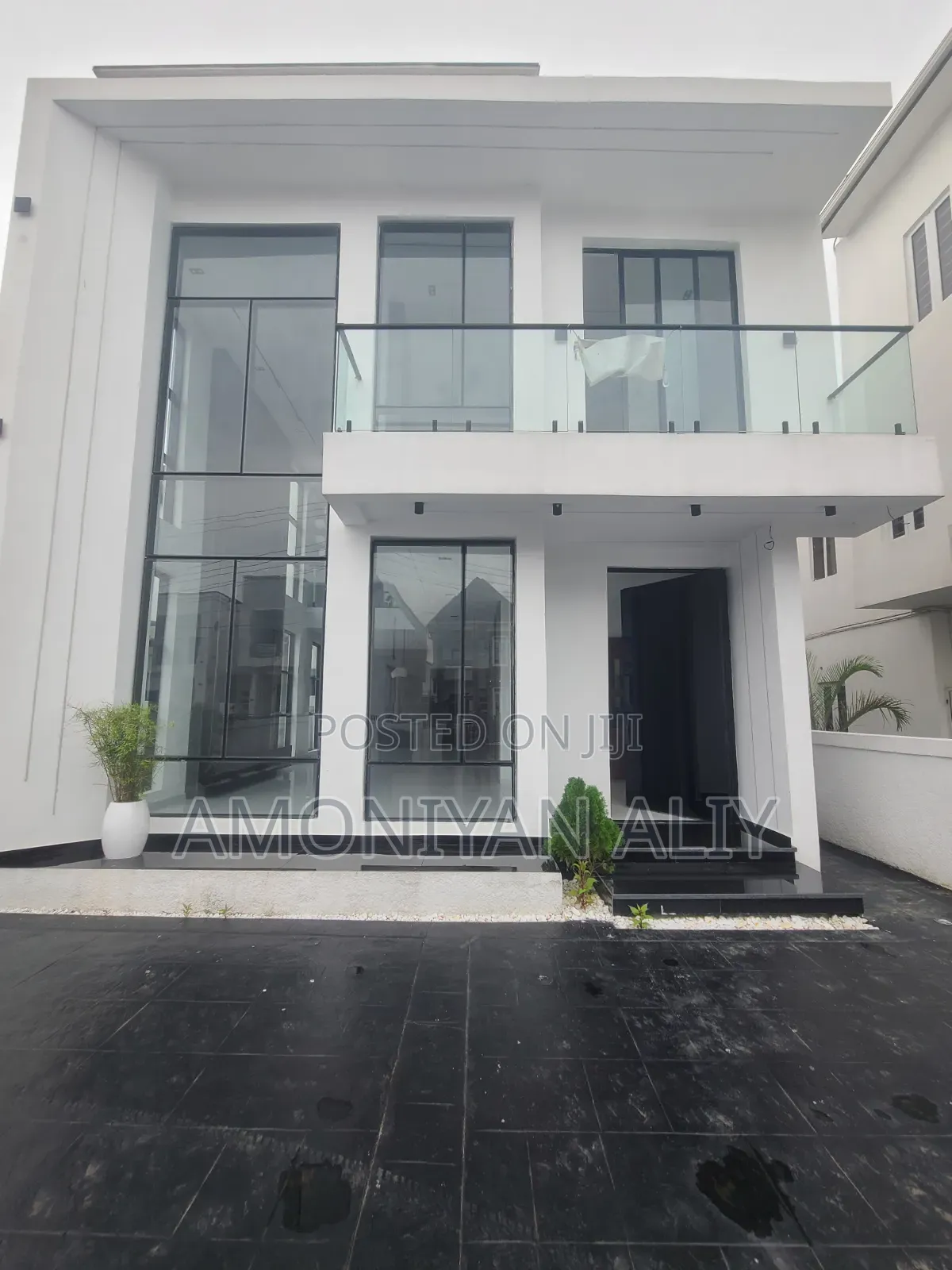 5bdrm Duplex in Megamond Estate, Ikota for sale in Ikota