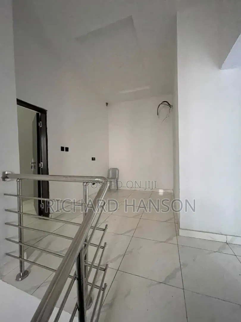 3bdrm Duplex in Non Flooded, Off Lekki-Epe Expressway for rent in Off Lekki-Epe Expressway