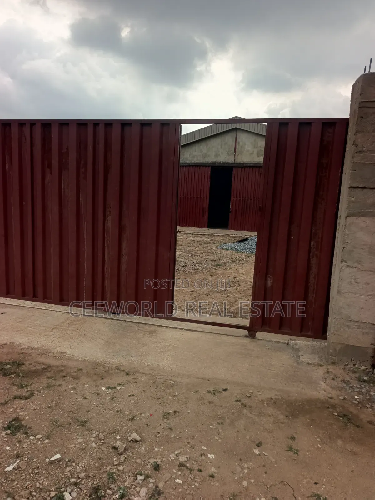 1000sqm Warehouse With 800sqm Size at Toll Gate Lagos Ibadan Expre in CHallenge / Ibadan