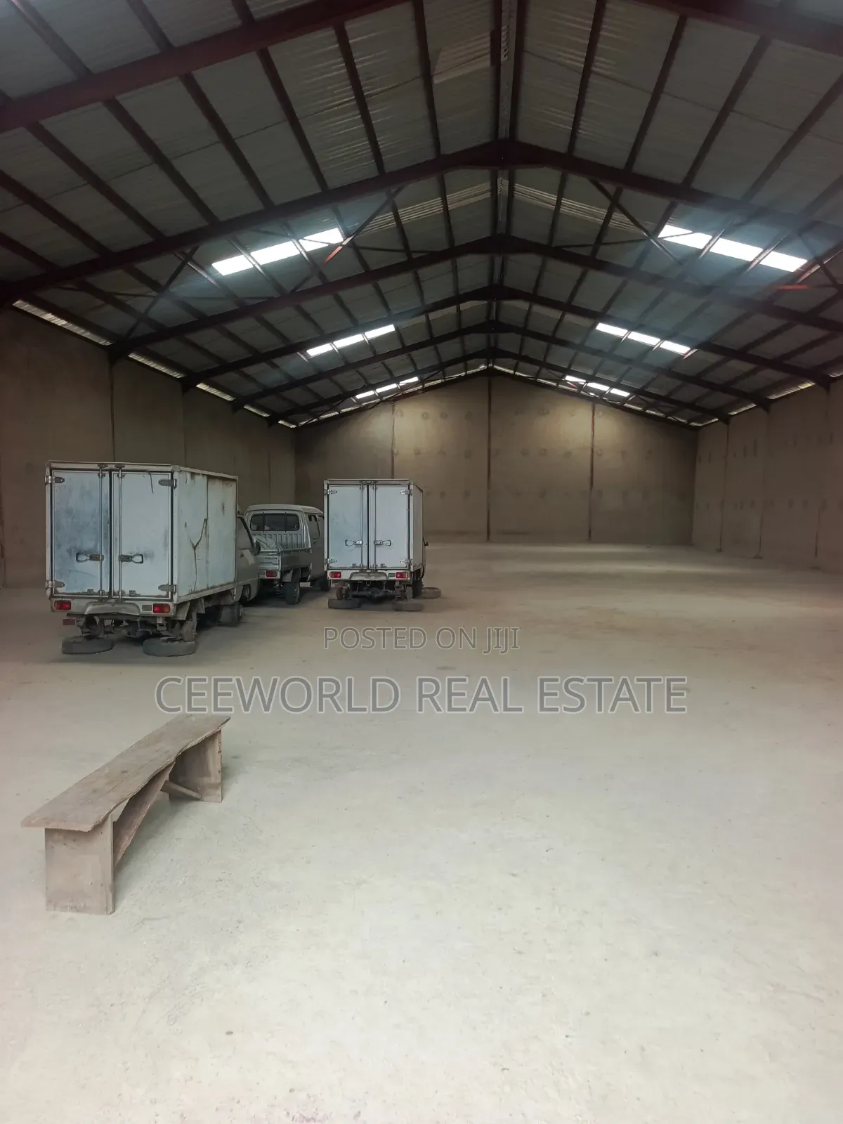 1000sqm Warehouse With 800sqm Size at Toll Gate Lagos Ibadan Expre in CHallenge / Ibadan