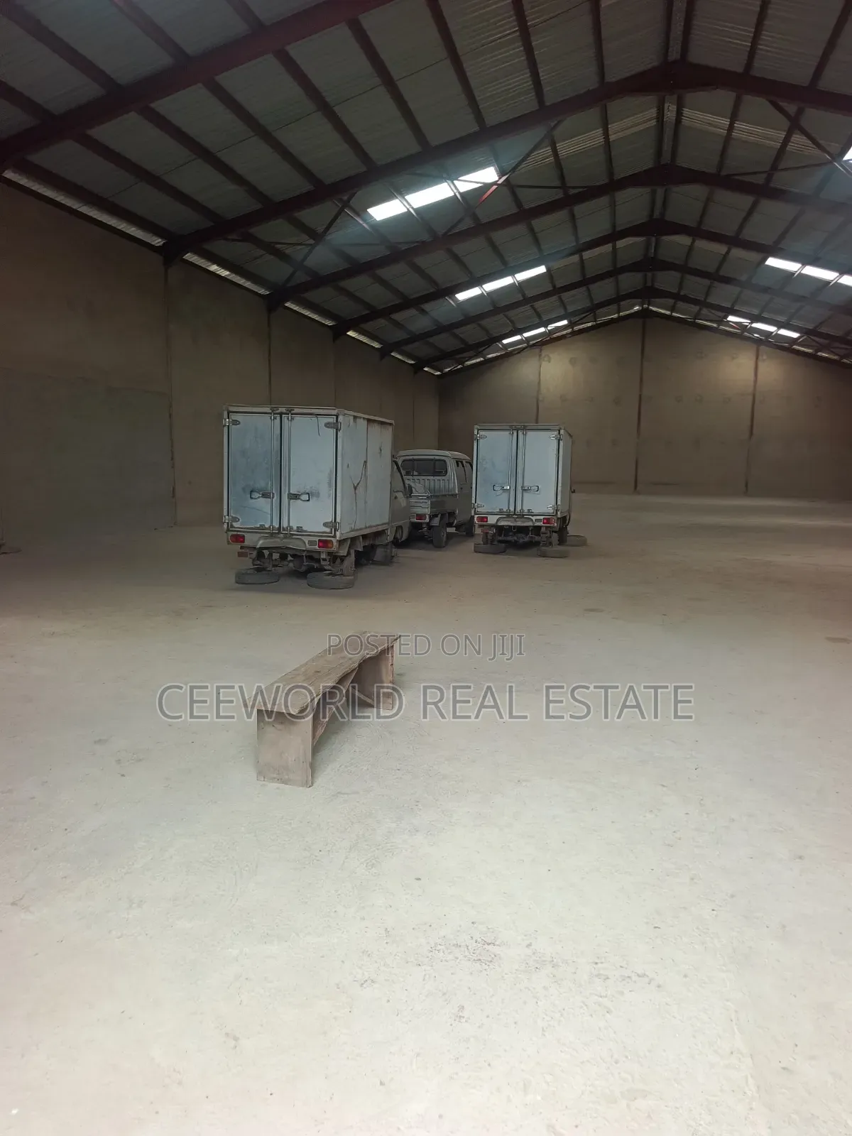 1000sqm Warehouse With 800sqm Size at Toll Gate Lagos Ibadan Expre in CHallenge / Ibadan