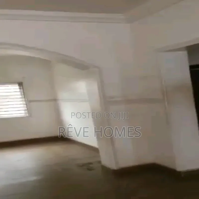 3bdrm Block of Flats in Soluyi for rent in Soluyi