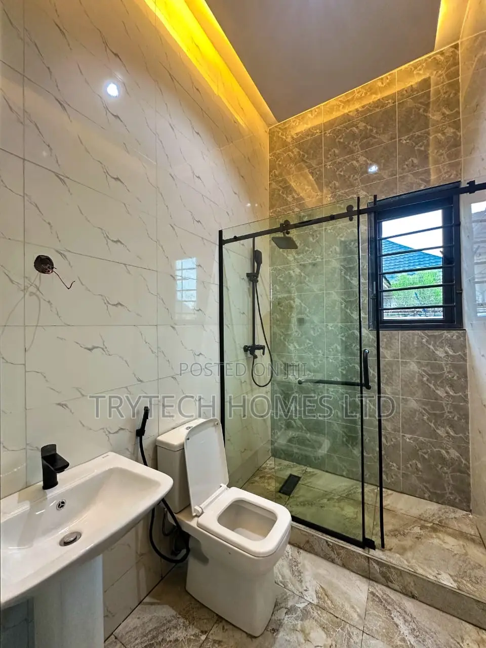 5bdrm Duplex in Mab Global Estate, Bunkoro for sale in Bunkoro