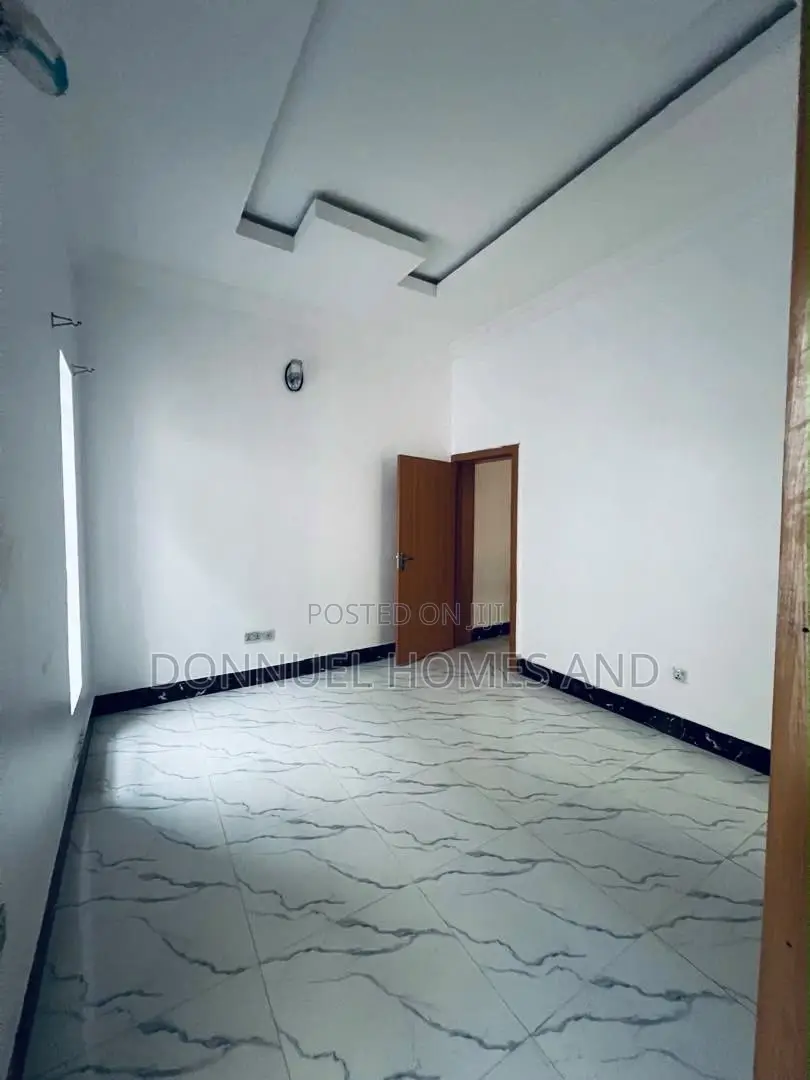 4bdrm Duplex in Ikota for rent in Ikota