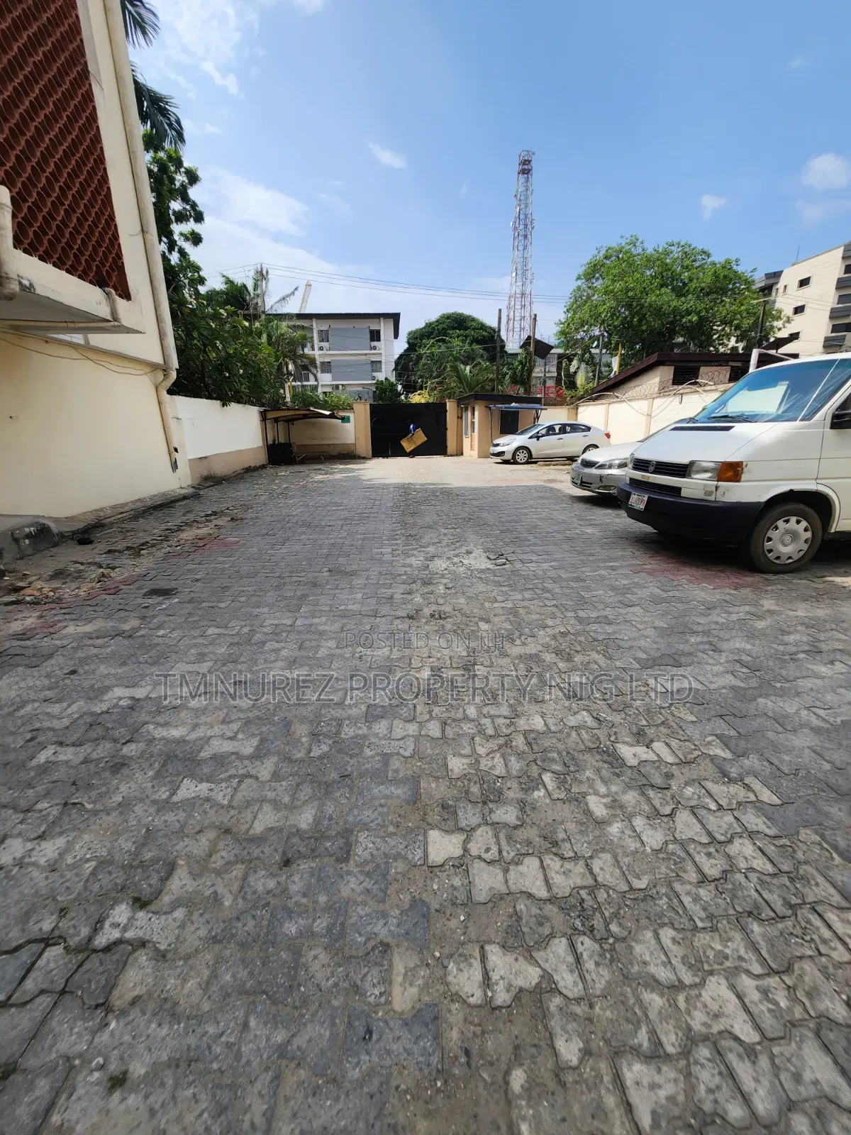 Office Space 3bedroom Apartment for Rent in Kofo Abayomi
