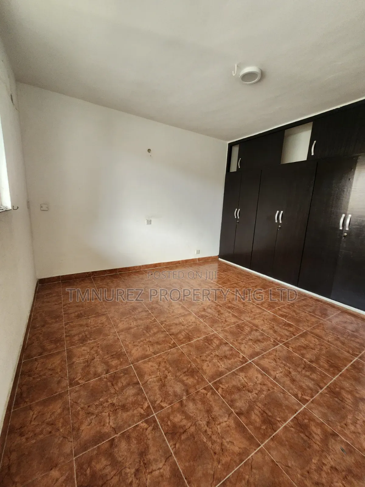 Office Space 3bedroom Apartment for Rent in Kofo Abayomi