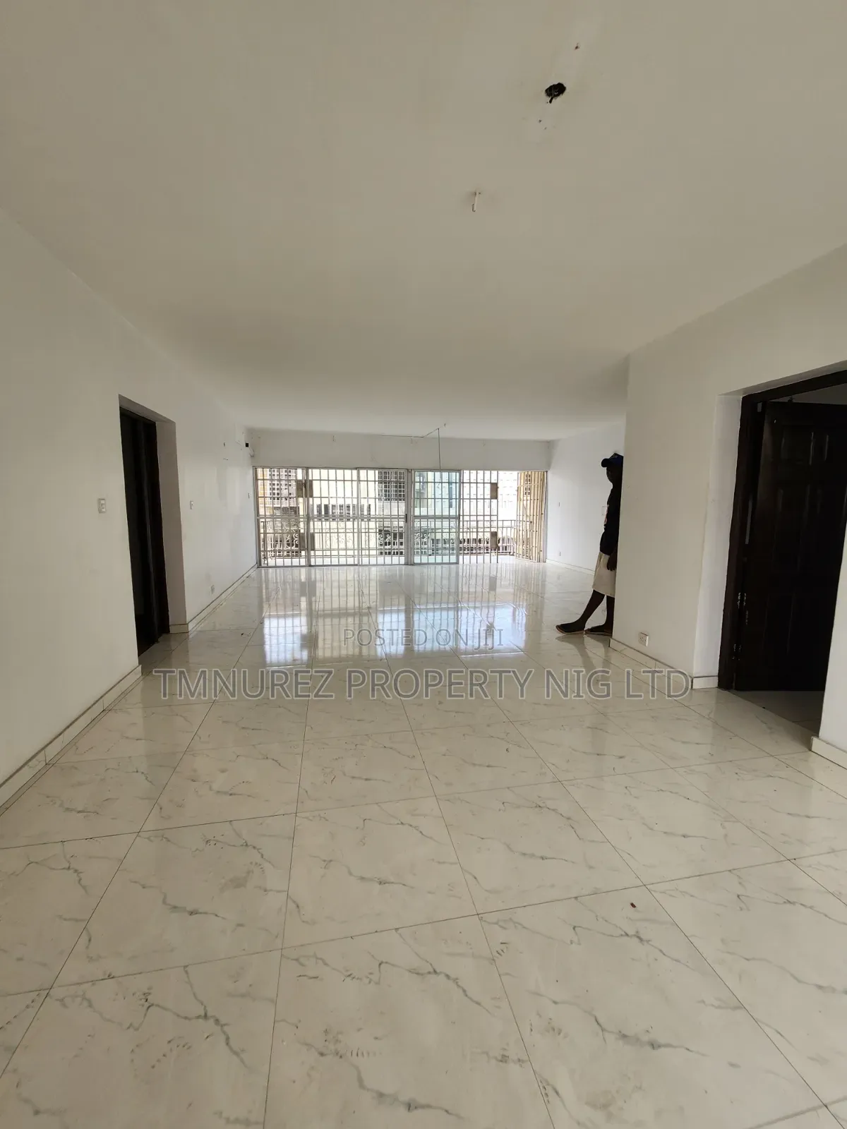 Office Space 3bedroom Apartment for Rent in Kofo Abayomi