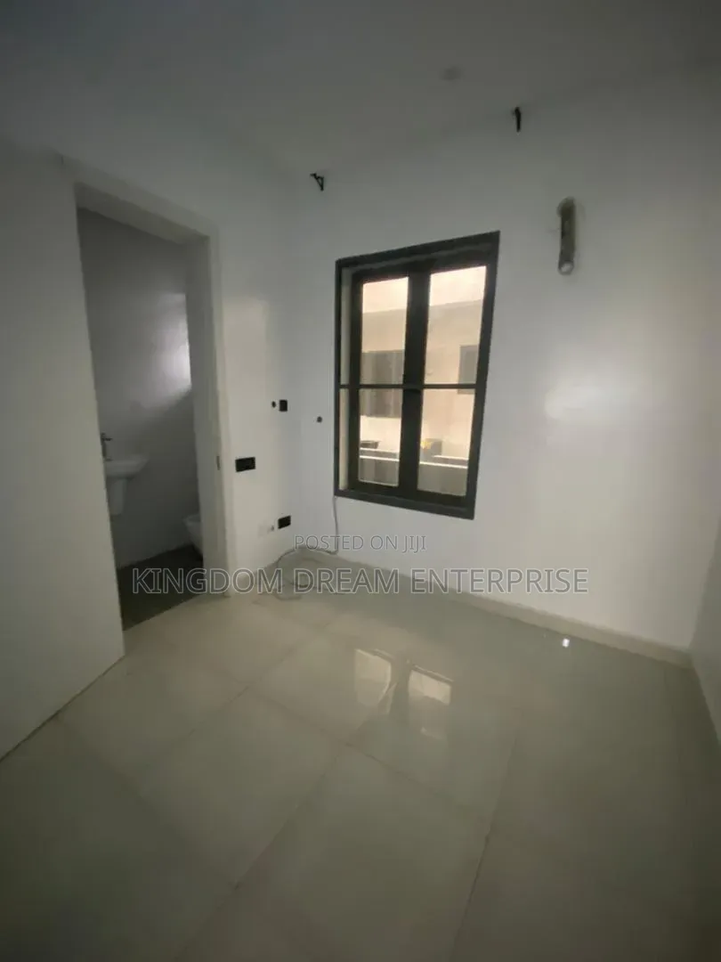 4bdrm Townhouse/Terrace in Atlantic 4 Platinum, Jakande for sale in Jakande