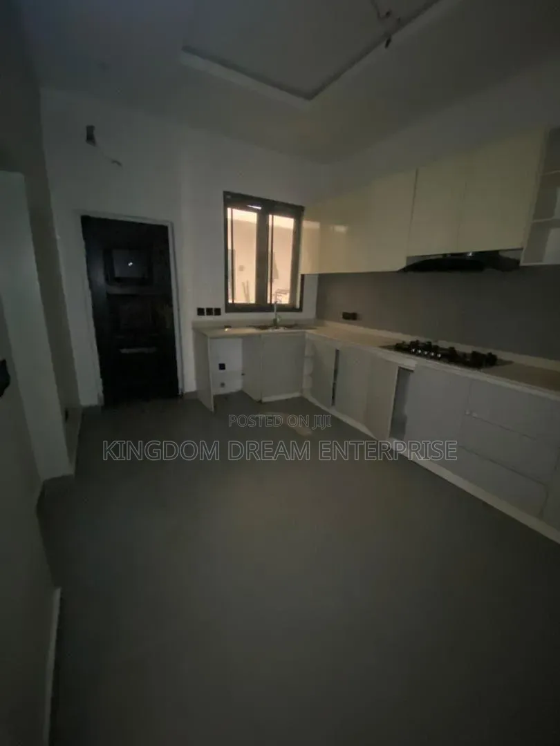 4bdrm Townhouse/Terrace in Atlantic 4 Platinum, Jakande for sale in Jakande