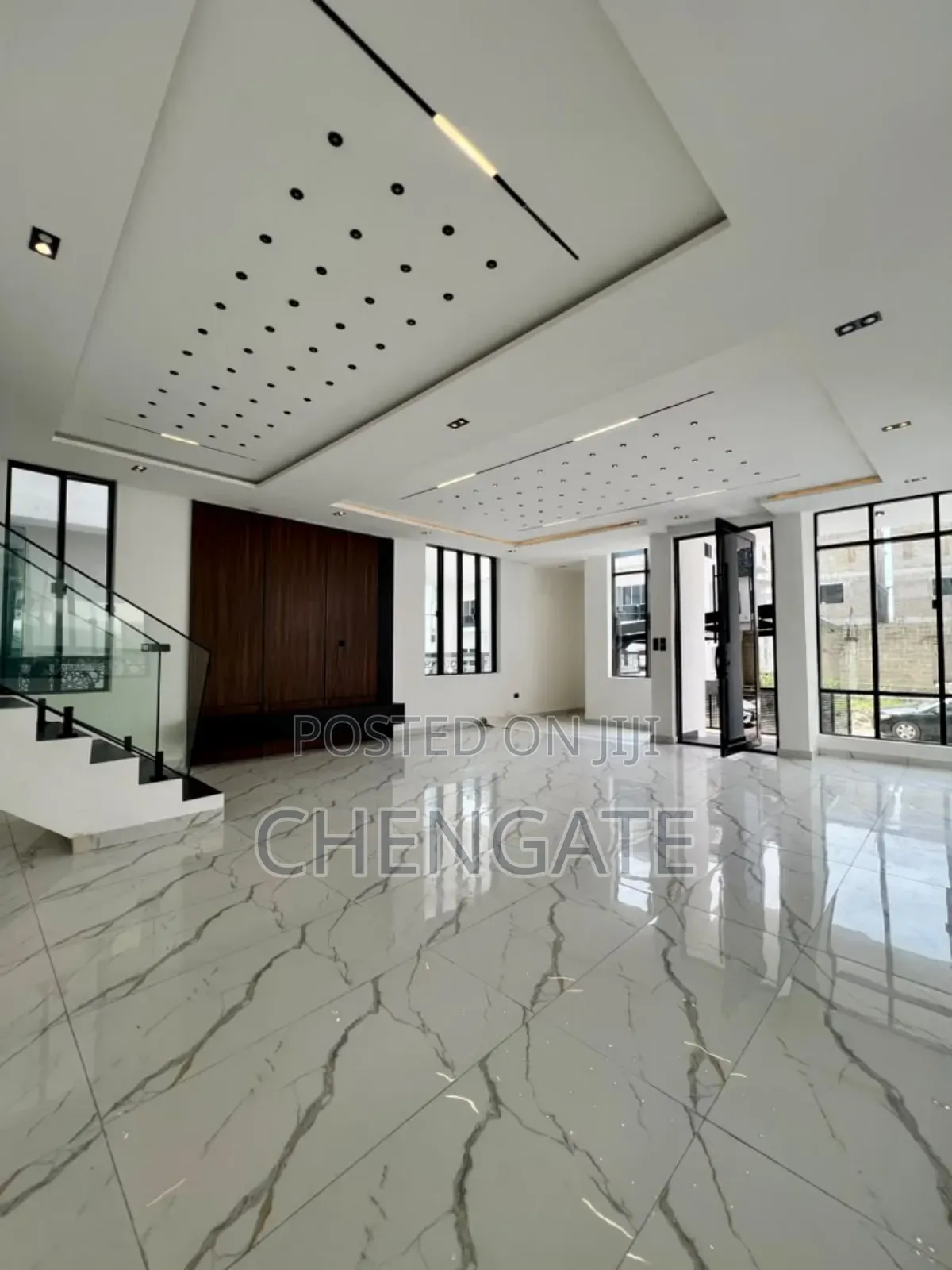 5bdrm Duplex in Chevron for sale in Chevron