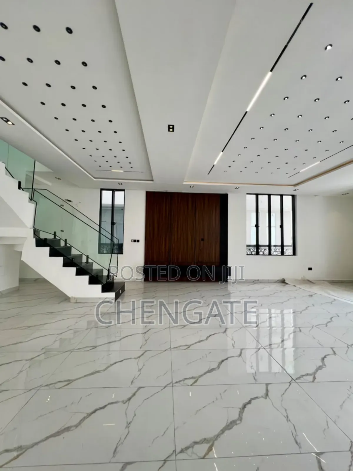 5bdrm Duplex in Chevron for sale in Chevron
