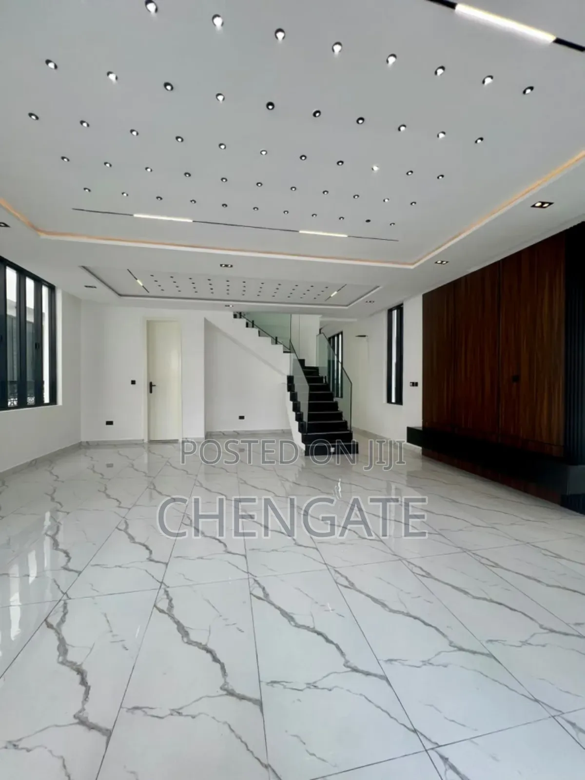 5bdrm Duplex in Chevron for sale in Chevron