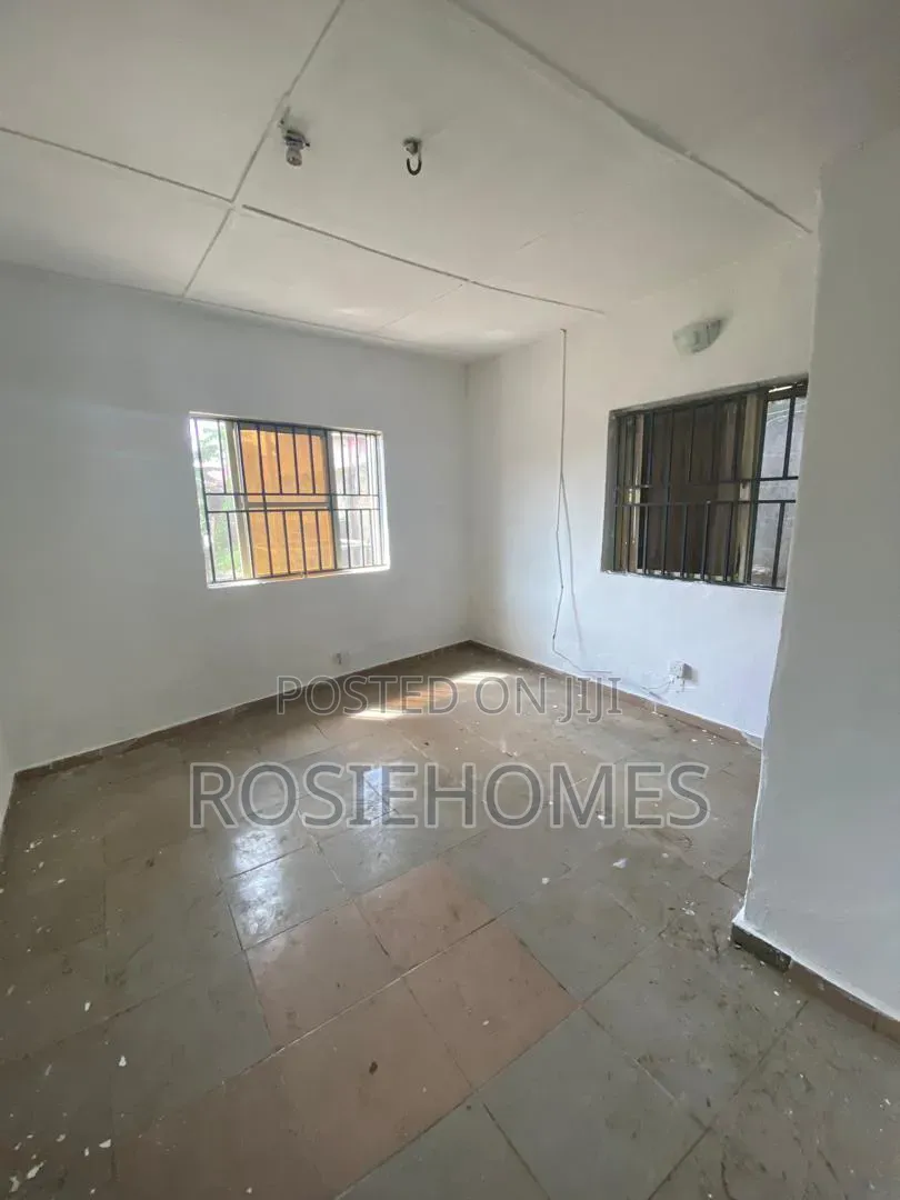 2bdrm Block of Flats in Abeda, Lakowe for rent in Lakowe