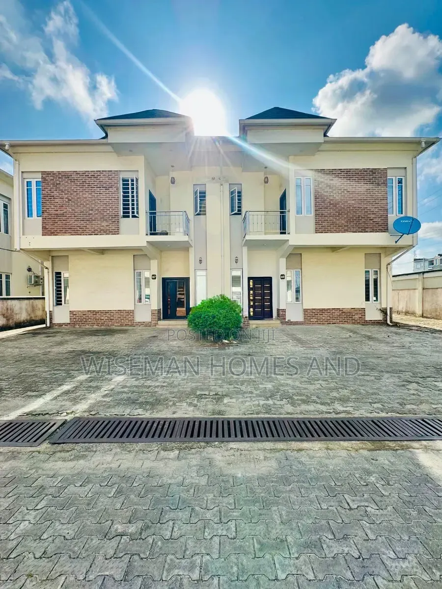 4bdrm Duplex in Ilaje Mobile Road, Off Lekki-Epe Expressway for rent in Off Lekki-Epe Expressway