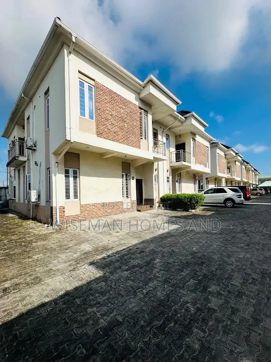 4bdrm Duplex in Ilaje Mobile Road, Off Lekki-Epe Expressway for rent in Off Lekki-Epe Expressway