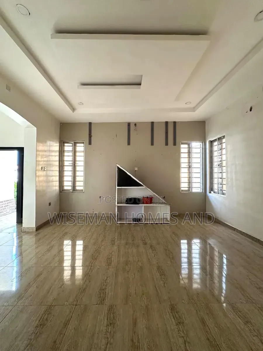 4bdrm Duplex in Ilaje Mobile Road, Off Lekki-Epe Expressway for rent in Off Lekki-Epe Expressway