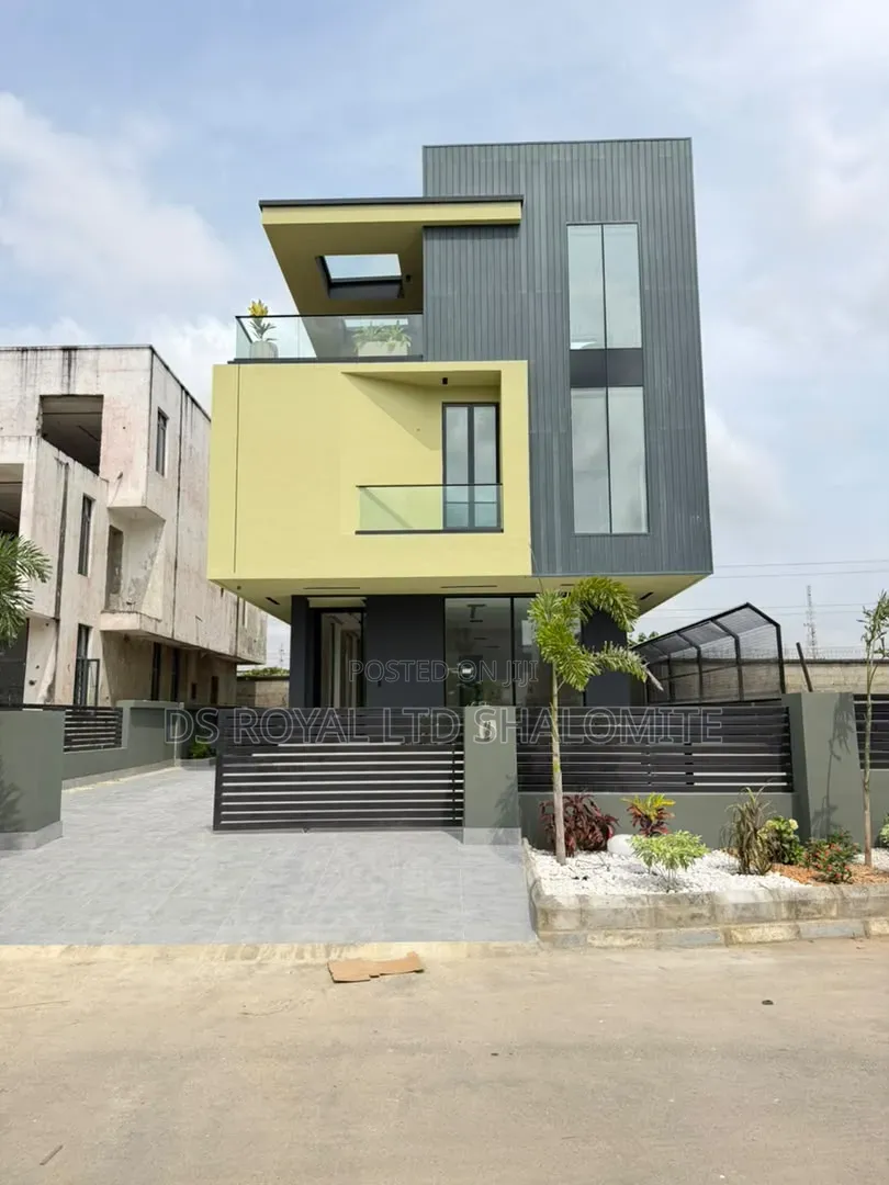 5bdrm Duplex in Lekki Phase 1 for sale in Lekki Phase 1