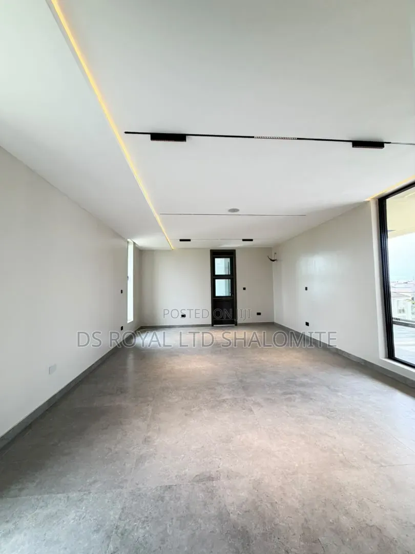 5bdrm Duplex in Lekki Phase 1 for sale in Lekki Phase 1