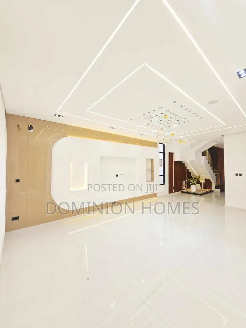 5bdrm Duplex in Chevron for sale in Chevron