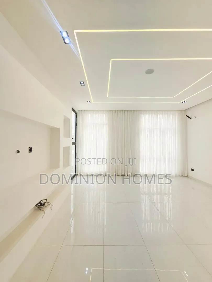 5bdrm Duplex in Chevron for sale in Chevron