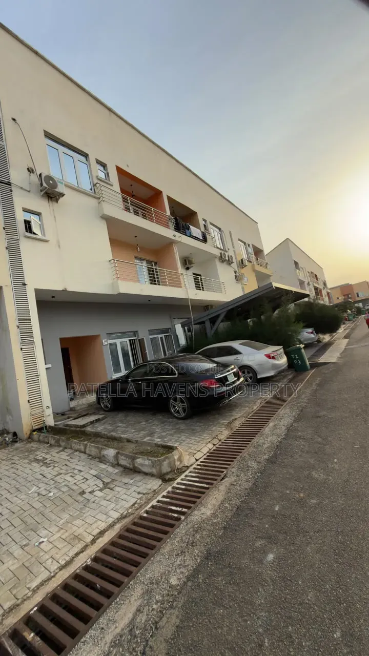 4bdrm Duplex in Idu for sale in Idu