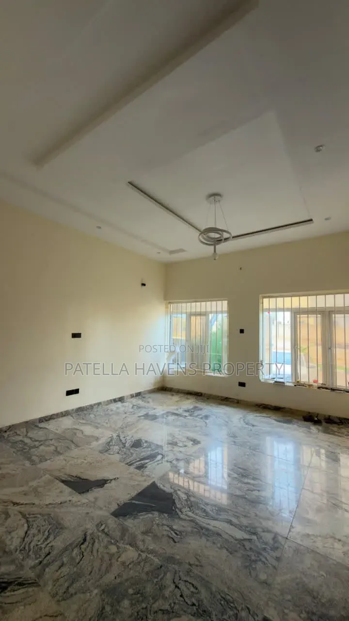 4bdrm Duplex in Idu for sale in Idu