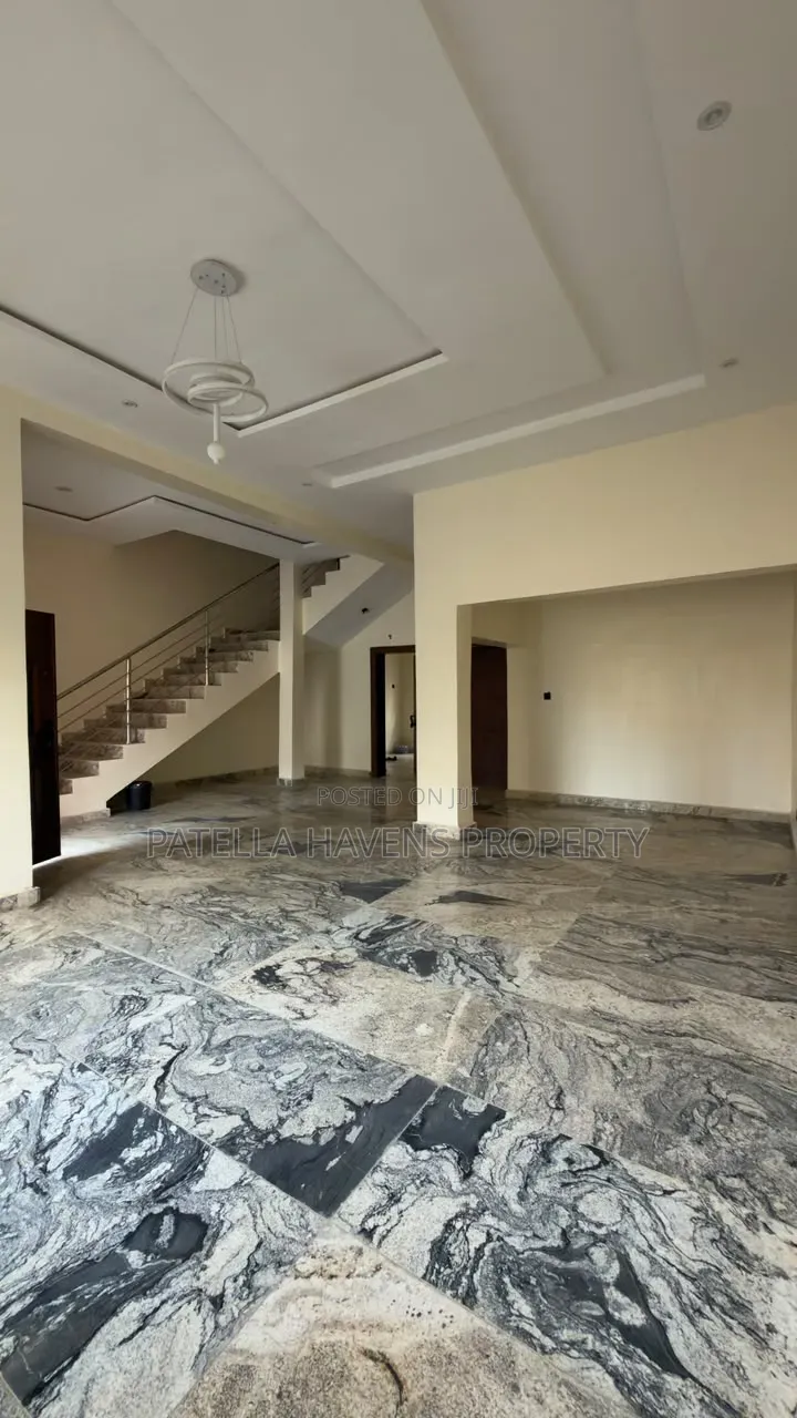 4bdrm Duplex in Idu for sale in Idu