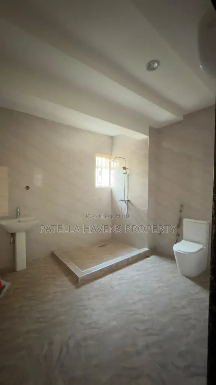 4bdrm Duplex in Idu for sale in Idu