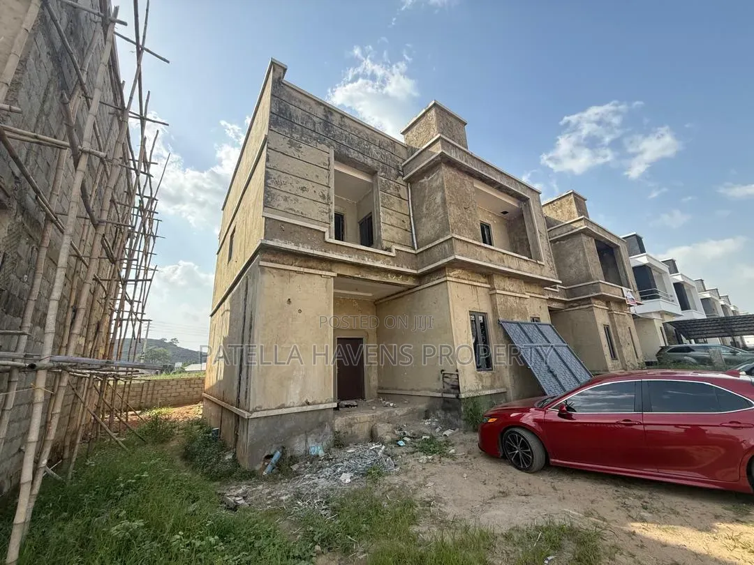 3bdrm Duplex in Apo Resettlement for sale in Apo Resettlement