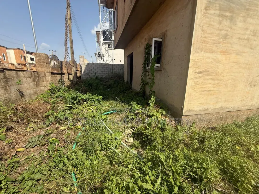 4bdrm Duplex in Apo Resettlement for sale in Apo Resettlement