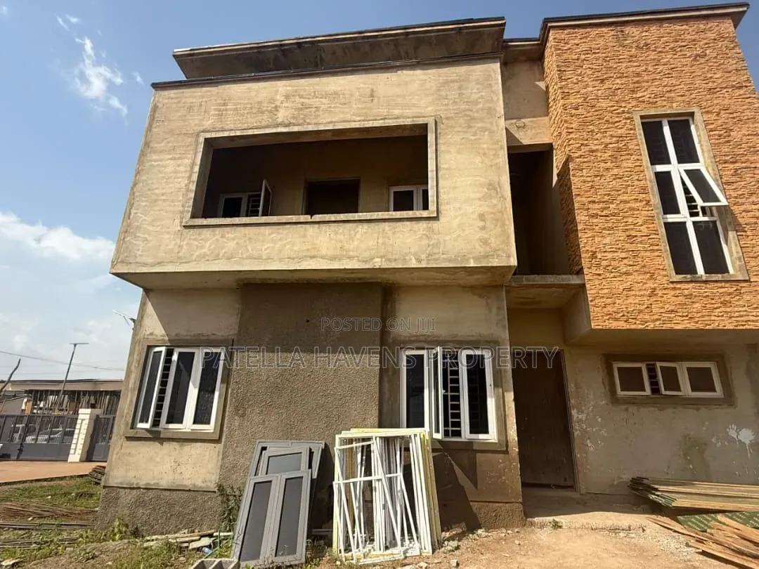 4bdrm Duplex in Apo Resettlement for sale in Apo Resettlement