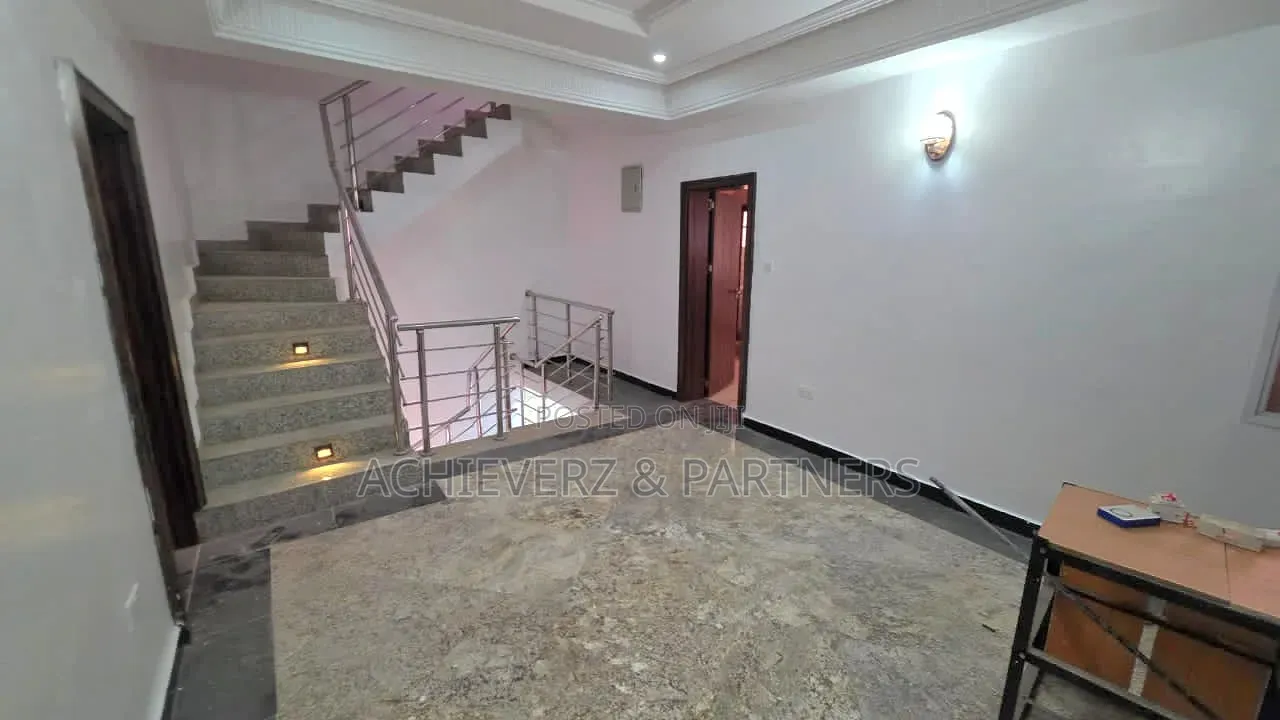 5bdrm Duplex in Guzape District for rent in Guzape District